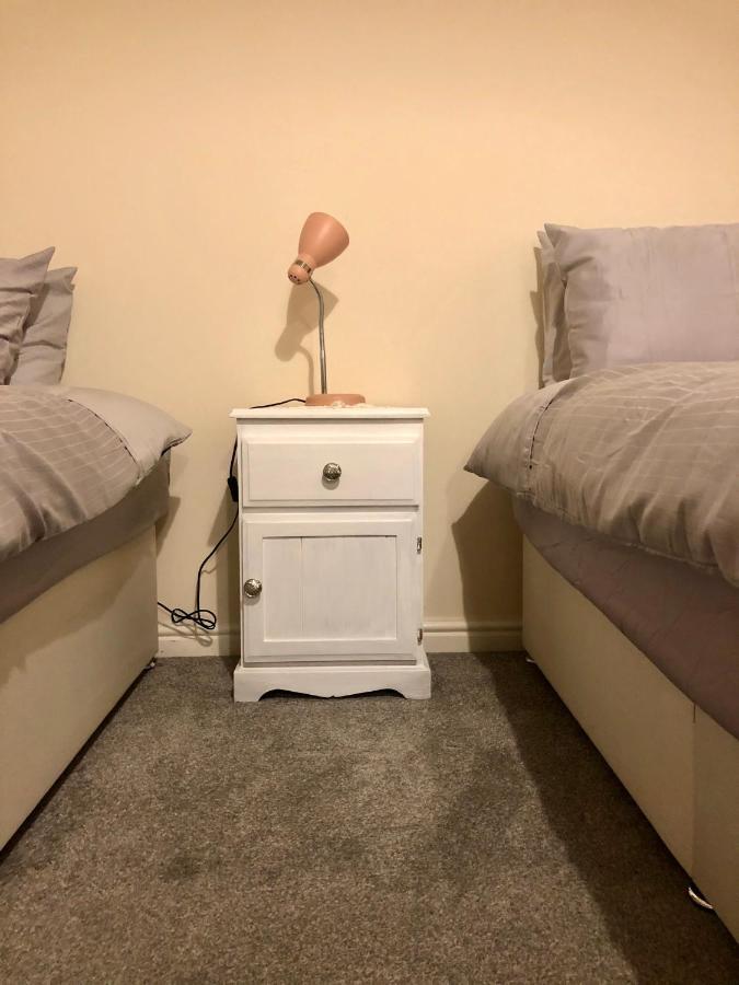 Entire Two Bed Coach House Super King Beds Turn Into Singles Exeter Exterior foto
