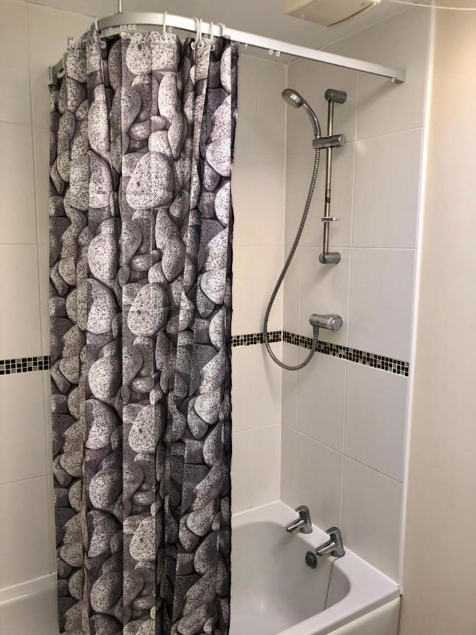 Entire Two Bed Coach House Super King Beds Turn Into Singles Exeter Exterior foto